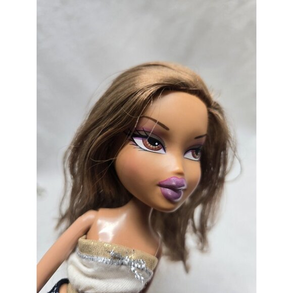 Bratz Yasmin Passion 4 Fashion 3rd Edition 2007 - Picture 4 of 11